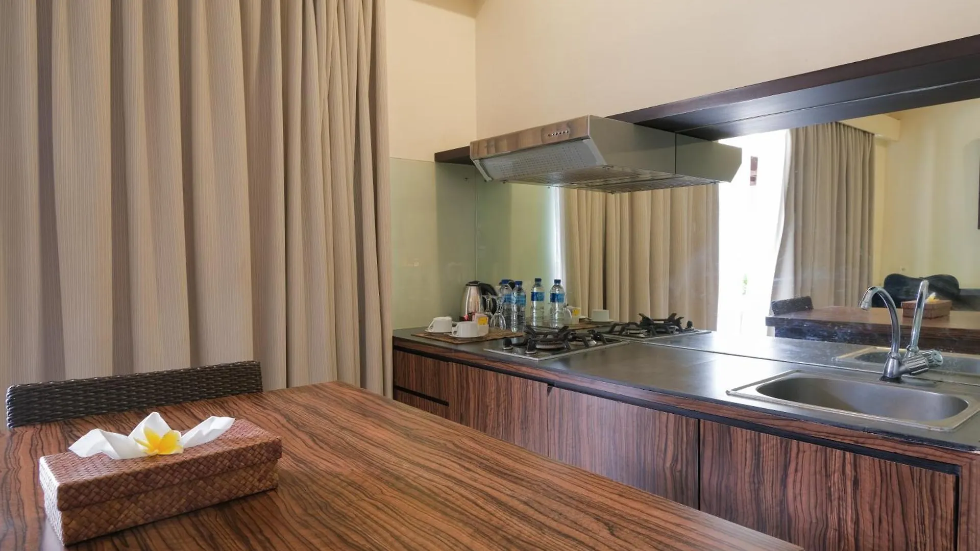 Swiss-Belcourt Sunset Apart otel Seminyak Endonezya
